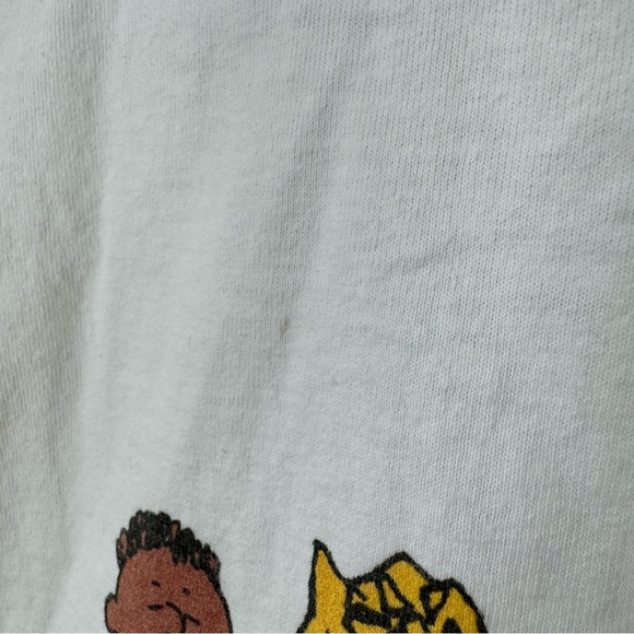 Hanes White Peanuts Gang Christmas T-shirt Size L Snoopy Holiday Charlie Brown - Picture 3 of 6